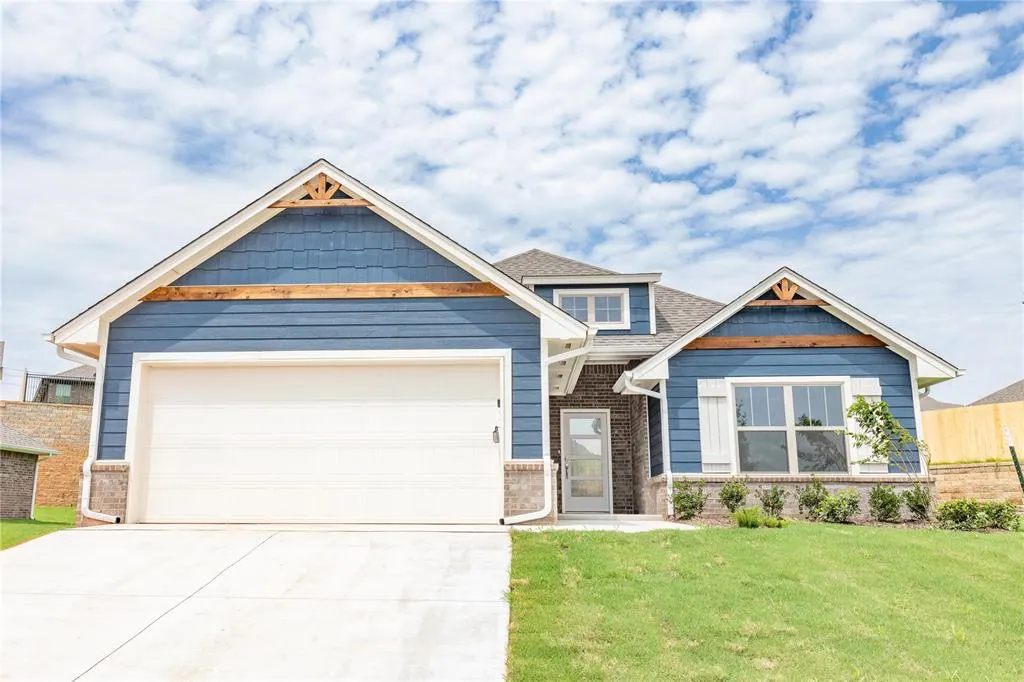 Photo 2 — 8301 Hazelwood Way, Edmond, OK 73034