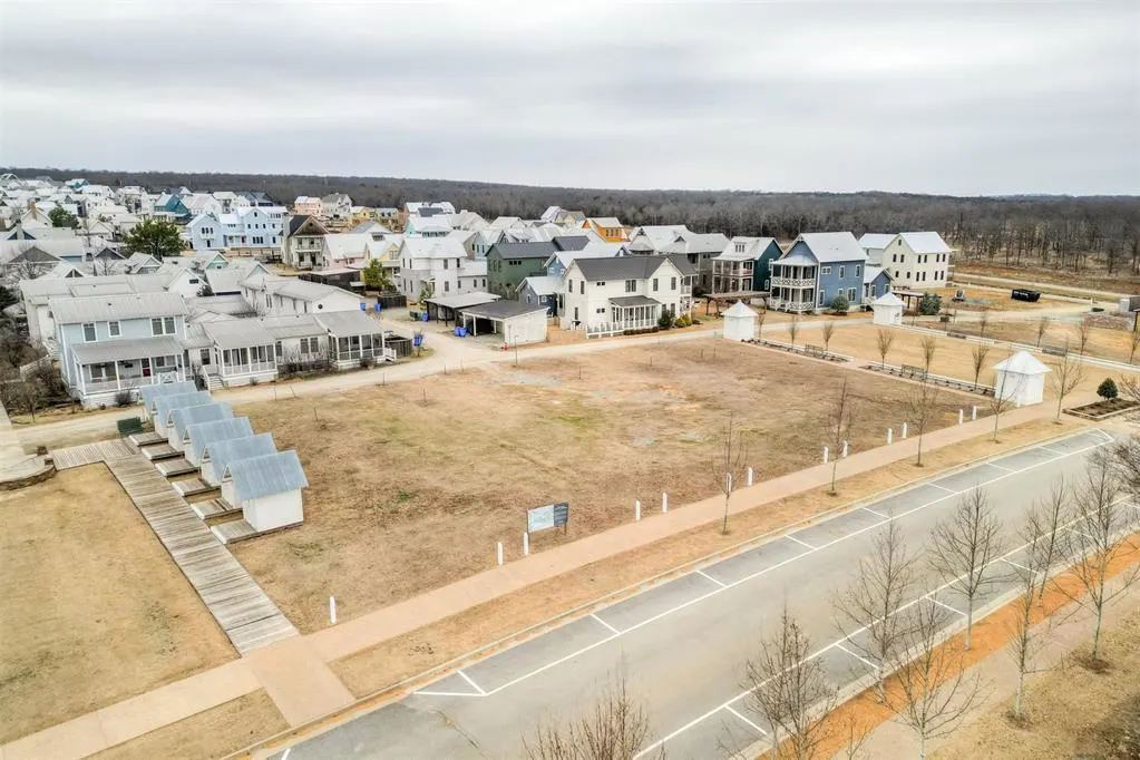 Photo 6 — 35 Water Street, Carlton Landing, OK 74432