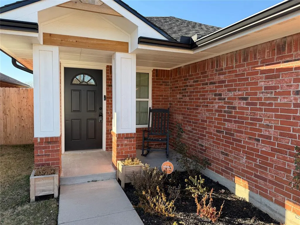 Photo 2 — 5705 Marblewood Drive, Oklahoma City, OK 73179