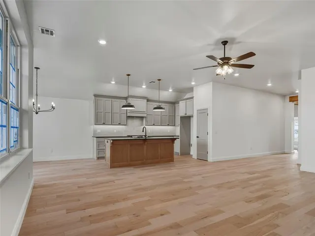 Photo 4 — 7909 NW 163rd Street, Oklahoma City, OK 73013