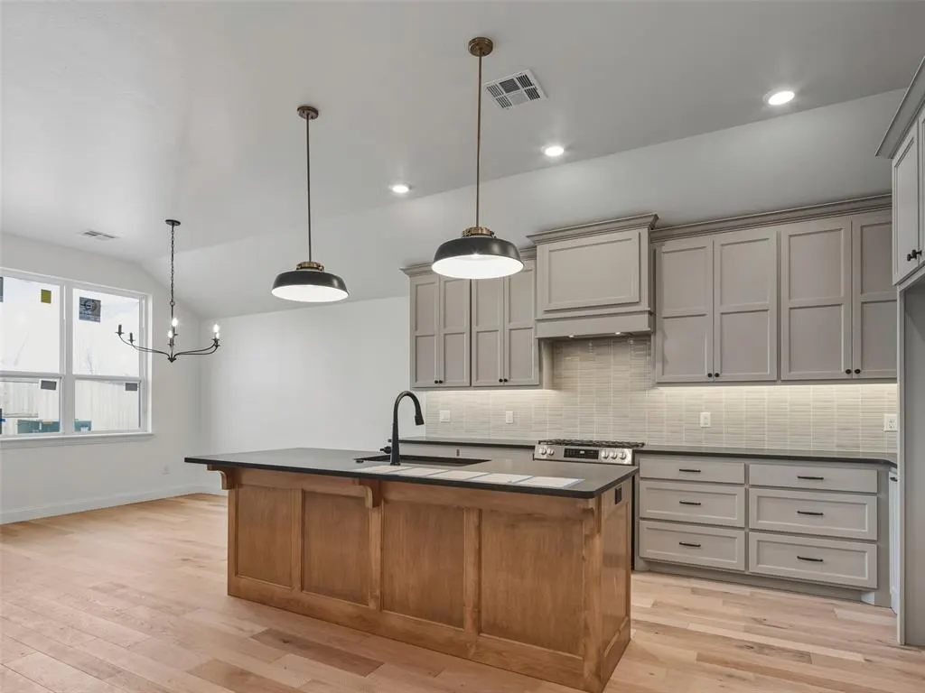 Photo 7 — 7909 NW 163rd Street, Oklahoma City, OK 73013