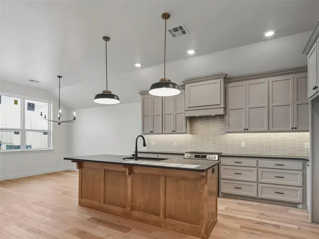 Photo 7 — 7909 NW 163rd Street, Oklahoma City, OK 73013