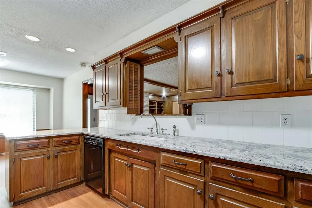 Photo 9 — 2325 NW 112th Terrace, Oklahoma City, OK 73120