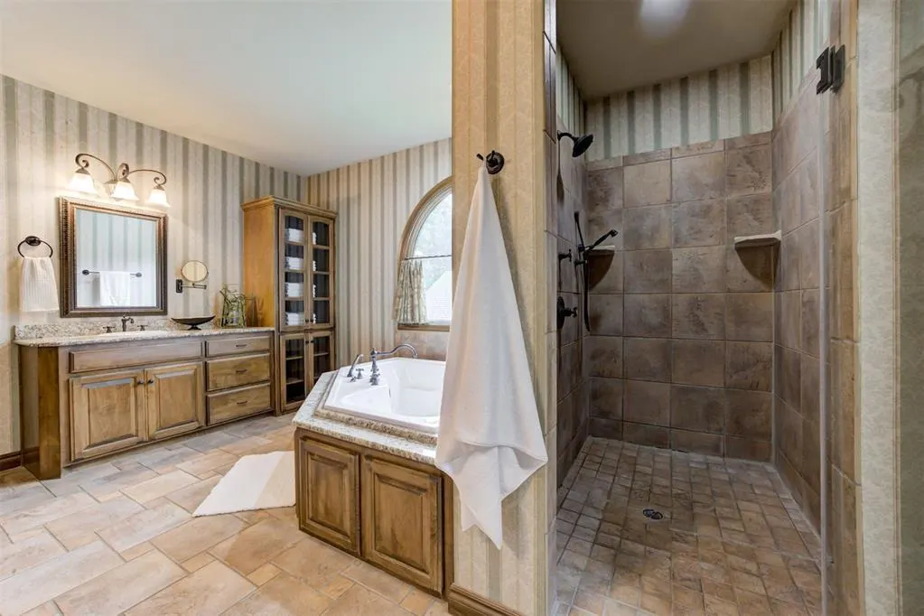 Photo 16 — 1918 Winding Ridge Road, Edmond, OK 73034