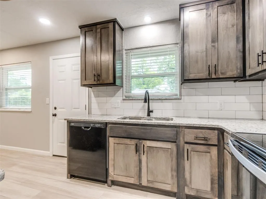Photo 11 — 1612 Cherry Stone Street, Norman, OK 73072