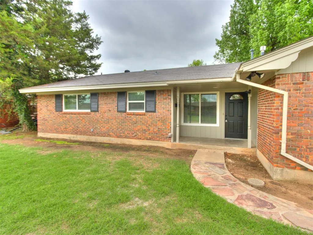 Photo 2 — 1612 Cherry Stone Street, Norman, OK 73072