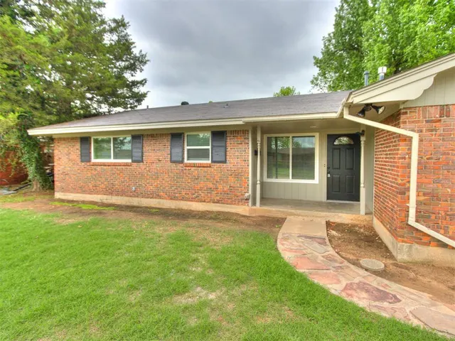 Photo 2 — 1612 Cherry Stone Street, Norman, OK 73072