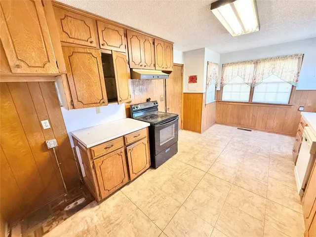 Photo 8 — 406 N Washington Street, Hobart, OK 73651