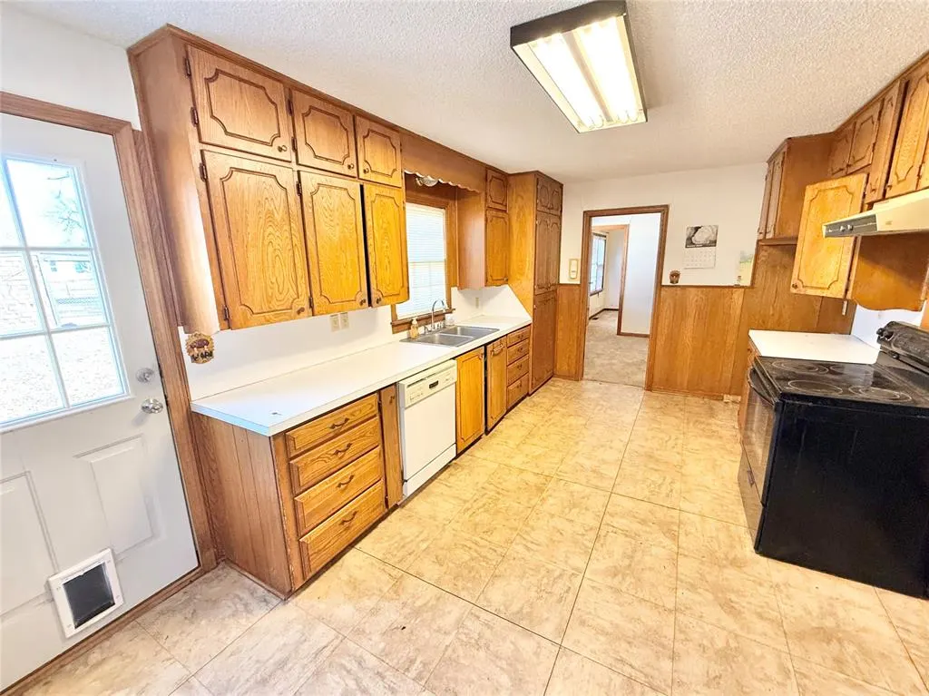 Photo 10 — 406 N Washington Street, Hobart, OK 73651