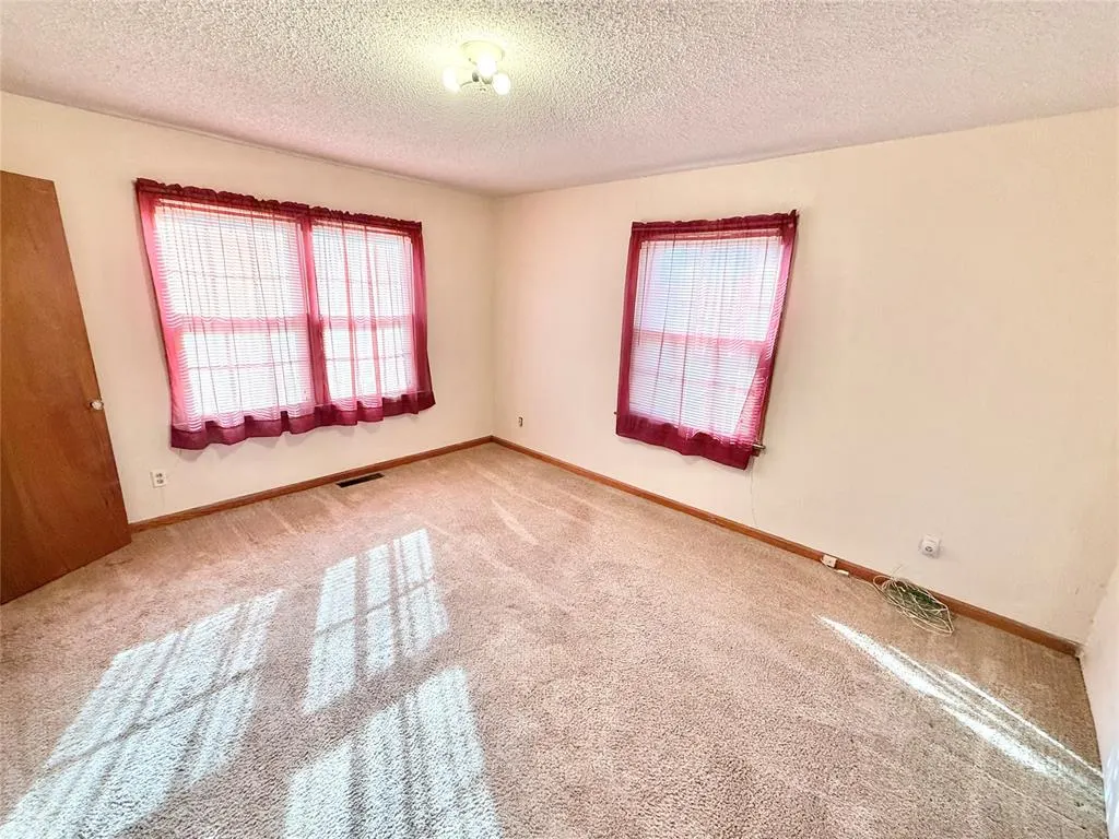 Photo 11 — 406 N Washington Street, Hobart, OK 73651