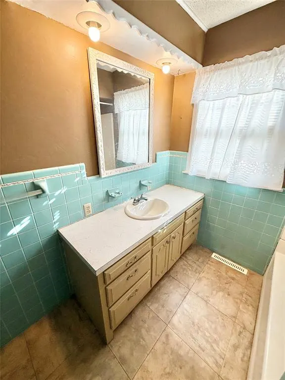 Photo 14 — 406 N Washington Street, Hobart, OK 73651
