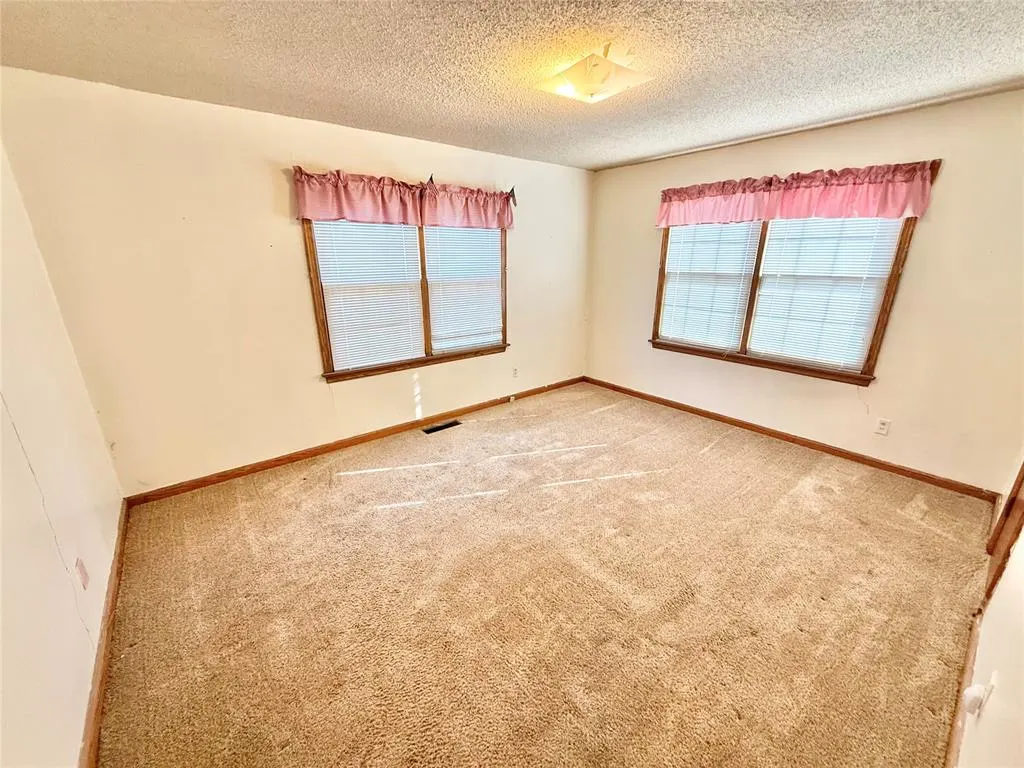 Photo 17 — 406 N Washington Street, Hobart, OK 73651