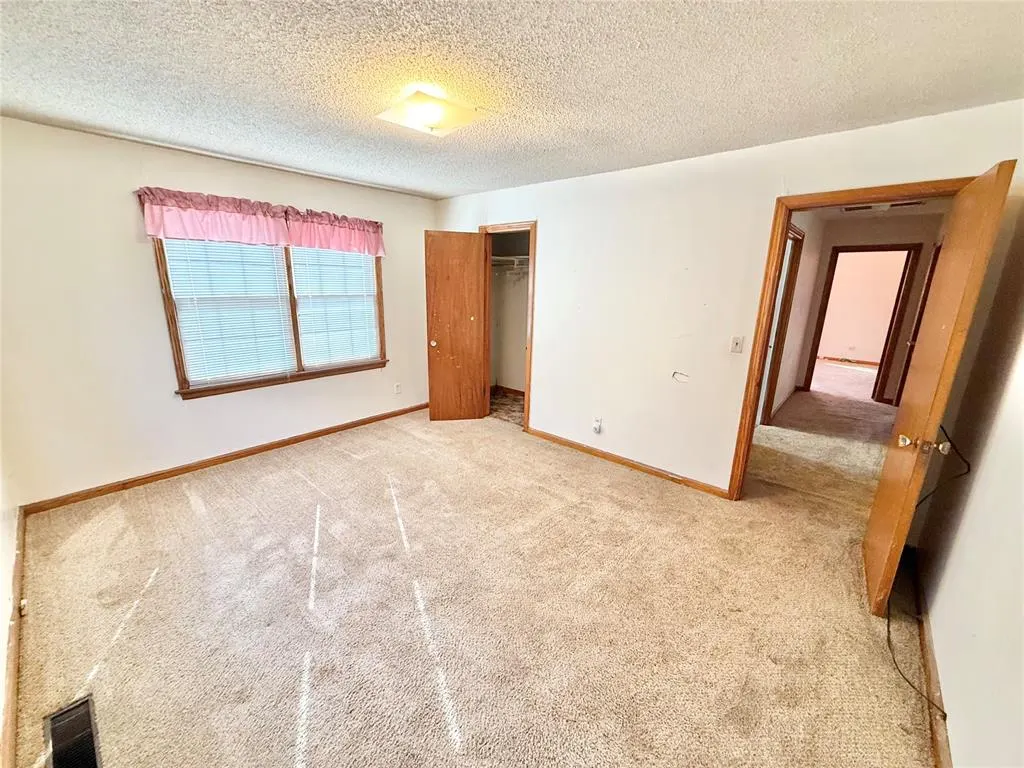 Photo 18 — 406 N Washington Street, Hobart, OK 73651
