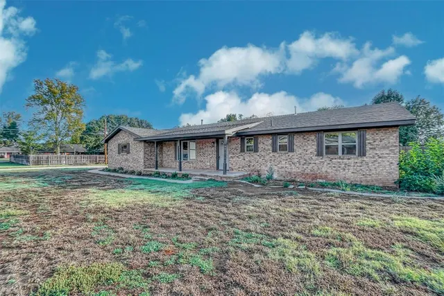 Photo 3 — 602 N Oklahoma Avenue, Elk City, OK 73644