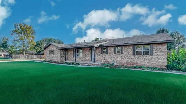 Front exterior — 602 N Oklahoma Avenue, Elk City, OK 73644