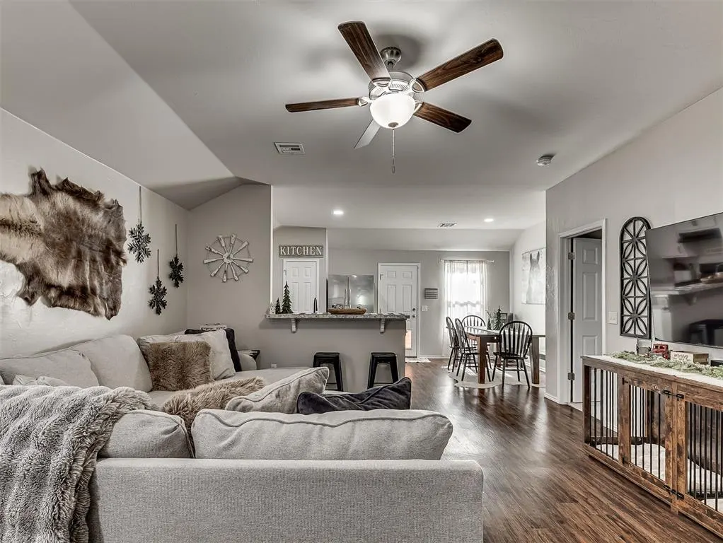 Photo 4 — 10452 NW 17th Street, Oklahoma City, OK 73127