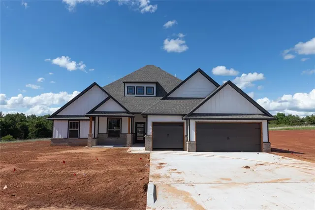 Photo 2 — 501 Still Meadows, Guthrie, OK 73044