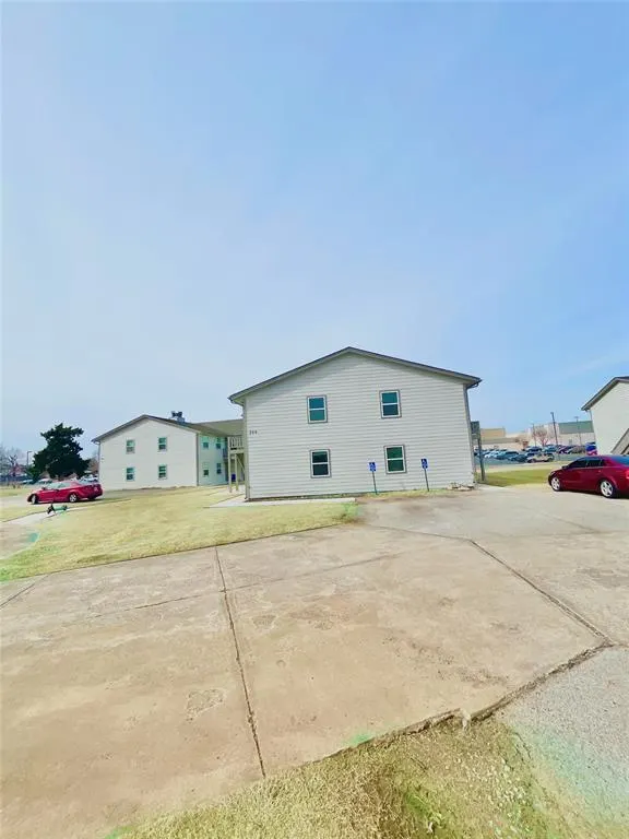 Photo 2 — 309 Falcon Court 1, Norman, OK 73069