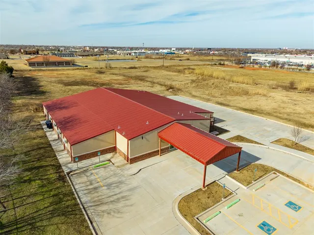 Photo 6 — 8017 S Santa Fe Avenue, Oklahoma City, OK 73139