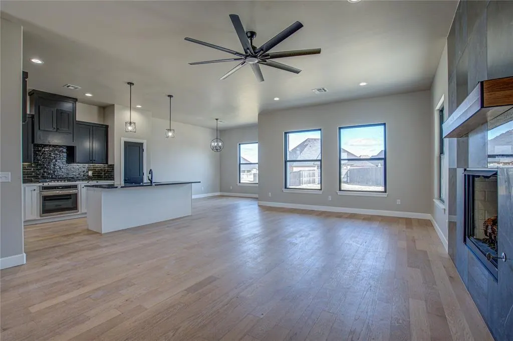 Photo 3 — 1050 Colonial Avenue, Tuttle, OK 73089