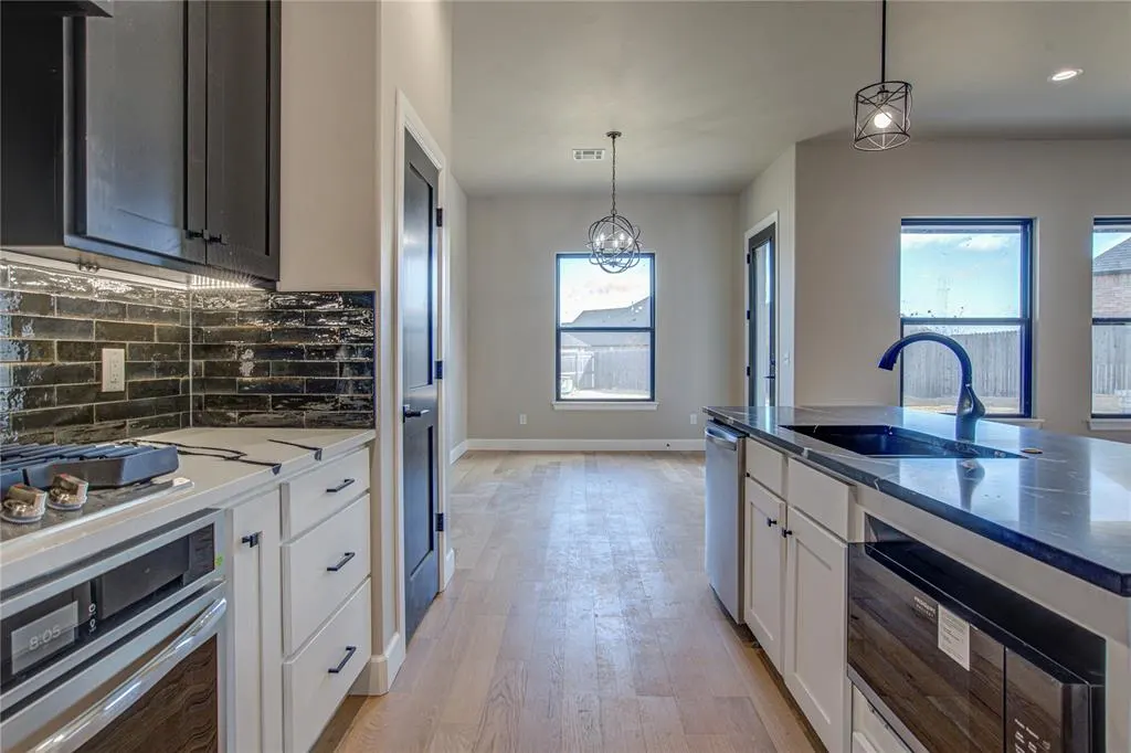 Photo 7 — 1050 Colonial Avenue, Tuttle, OK 73089