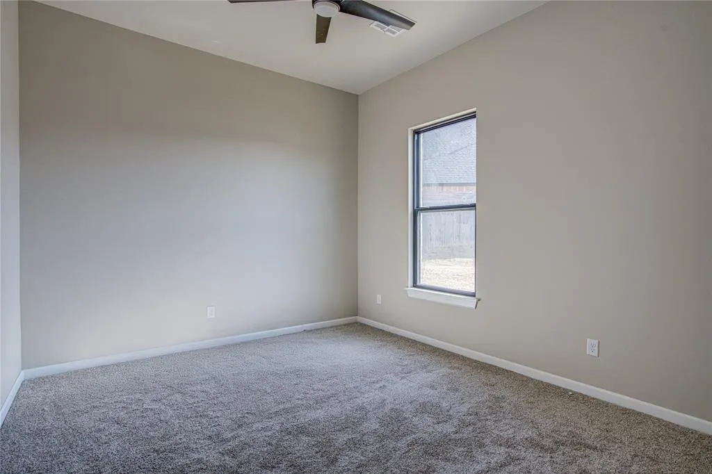 Photo 12 — 1050 Colonial Avenue, Tuttle, OK 73089