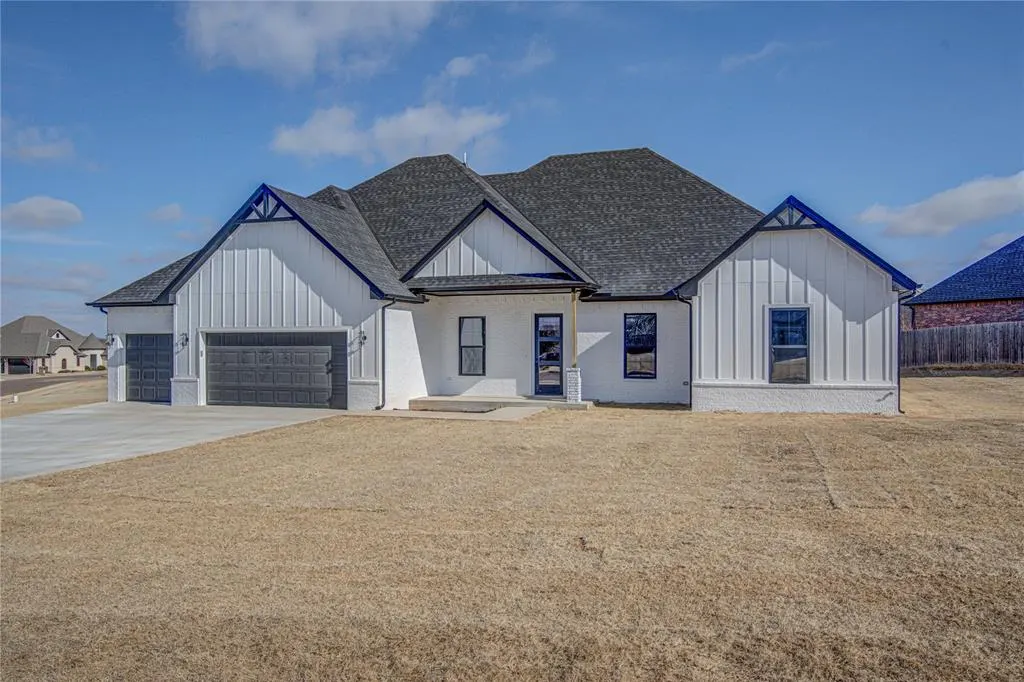 Front exterior — 1050 Colonial Avenue, Tuttle, OK 73089