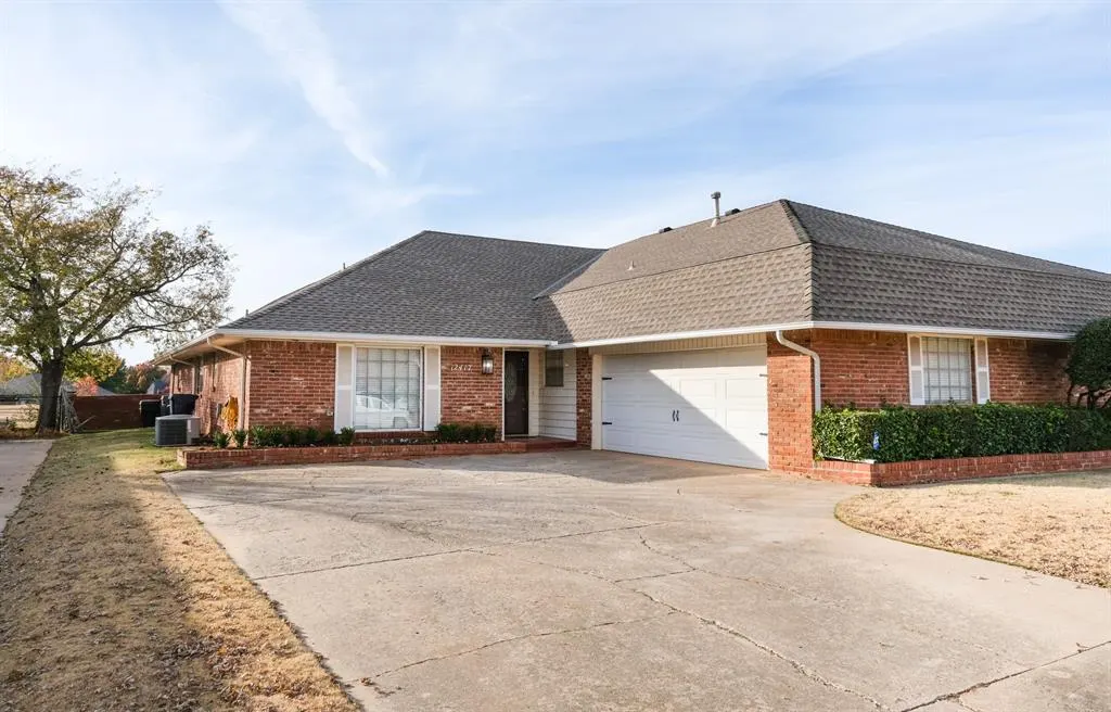 Photo 3 — 12417 Green Valley Drive, Oklahoma City, OK 73120