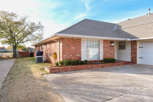 Photo 4 — 12417 Green Valley Drive, Oklahoma City, OK 73120