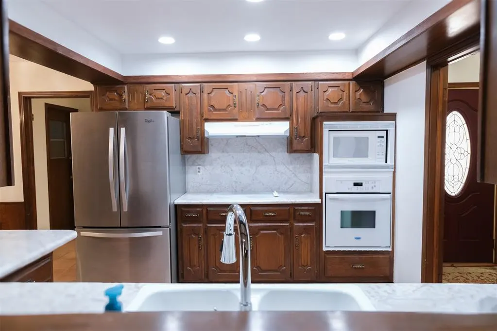 Photo 9 — 12417 Green Valley Drive, Oklahoma City, OK 73120
