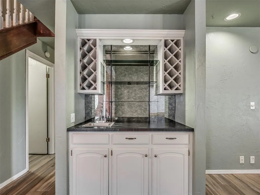 Photo 9 — 9923 Hefner Village Place, Oklahoma City, OK 73162
