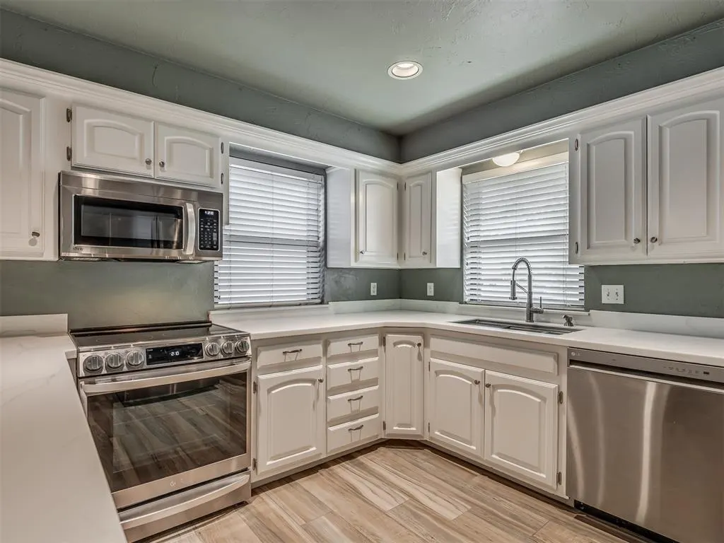 Photo 14 — 9923 Hefner Village Place, Oklahoma City, OK 73162