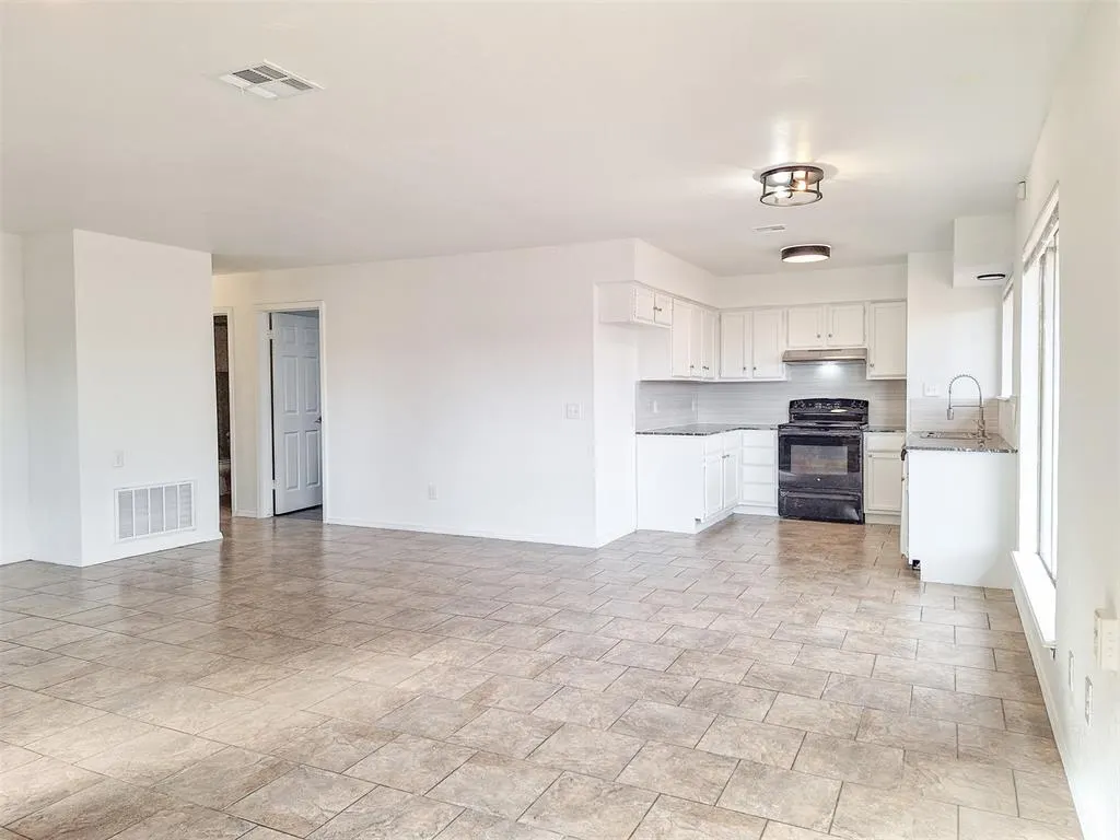 Photo 6 — 100 Hudson Place, Oklahoma City, OK 73110