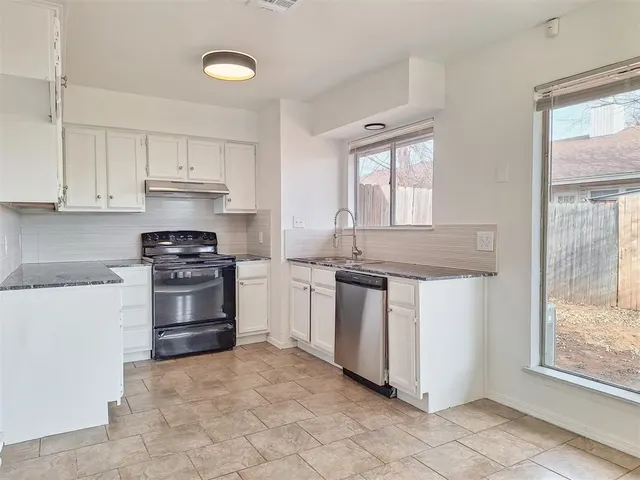 Photo 8 — 100 Hudson Place, Oklahoma City, OK 73110