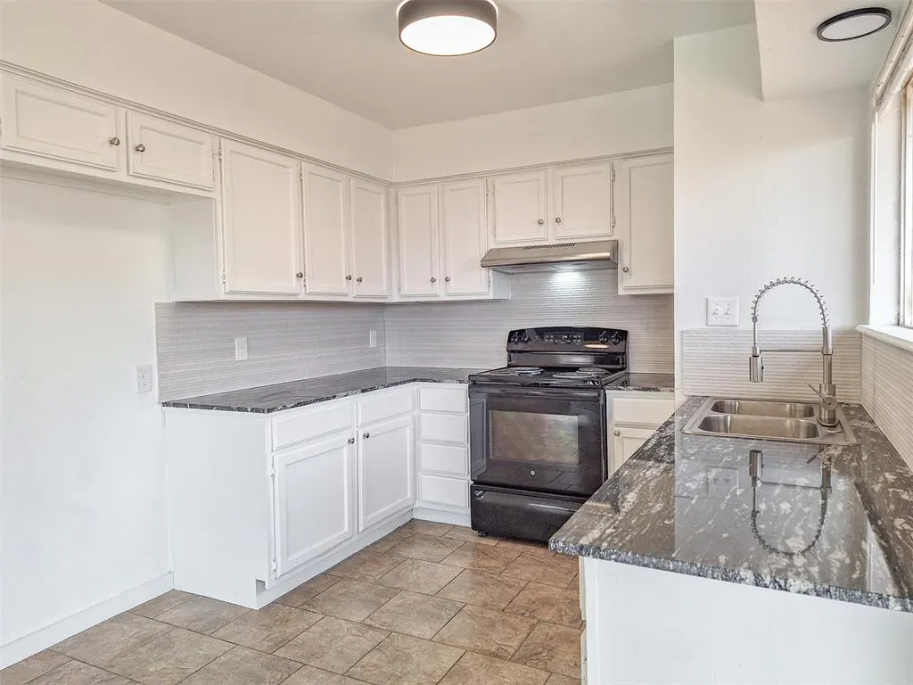 Photo 10 — 100 Hudson Place, Oklahoma City, OK 73110