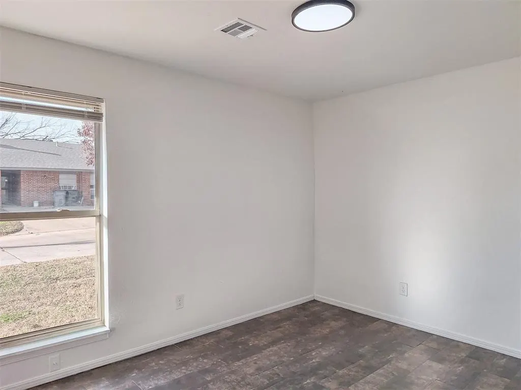 Photo 15 — 100 Hudson Place, Oklahoma City, OK 73110