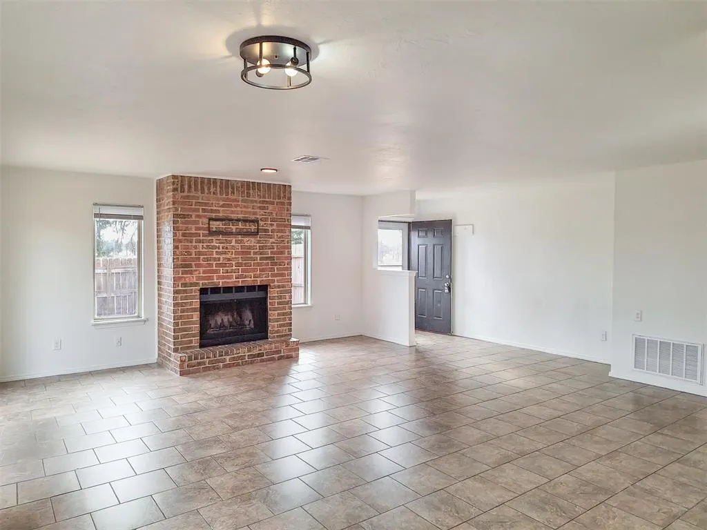 Photo 7 — 100 Hudson Place, Oklahoma City, OK 73110