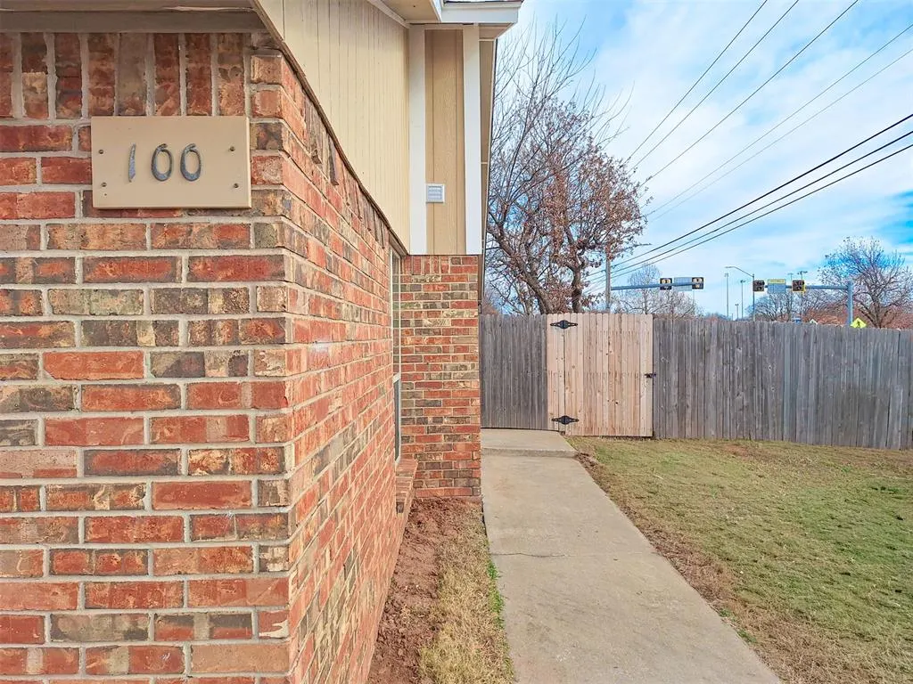 Photo 3 — 100 Hudson Place, Oklahoma City, OK 73110