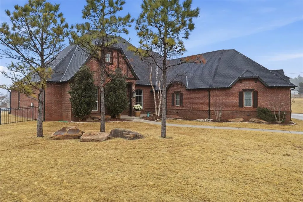 Front exterior — 22087 Black Walnut Circle, Edmond, OK 73012