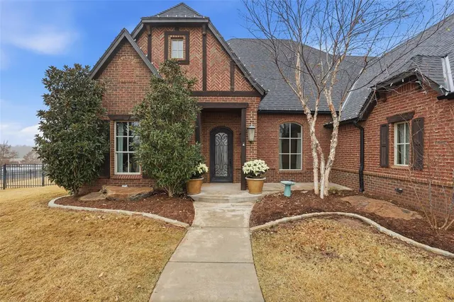 Photo 2 — 22087 Black Walnut Circle, Edmond, OK 73012