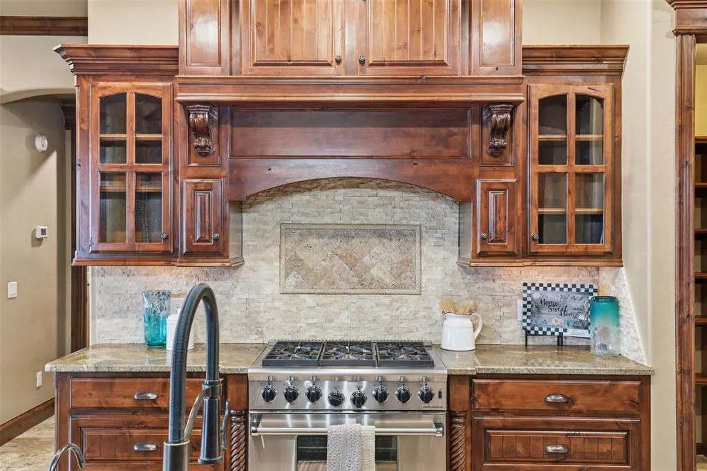 Photo 13 — 22087 Black Walnut Circle, Edmond, OK 73012