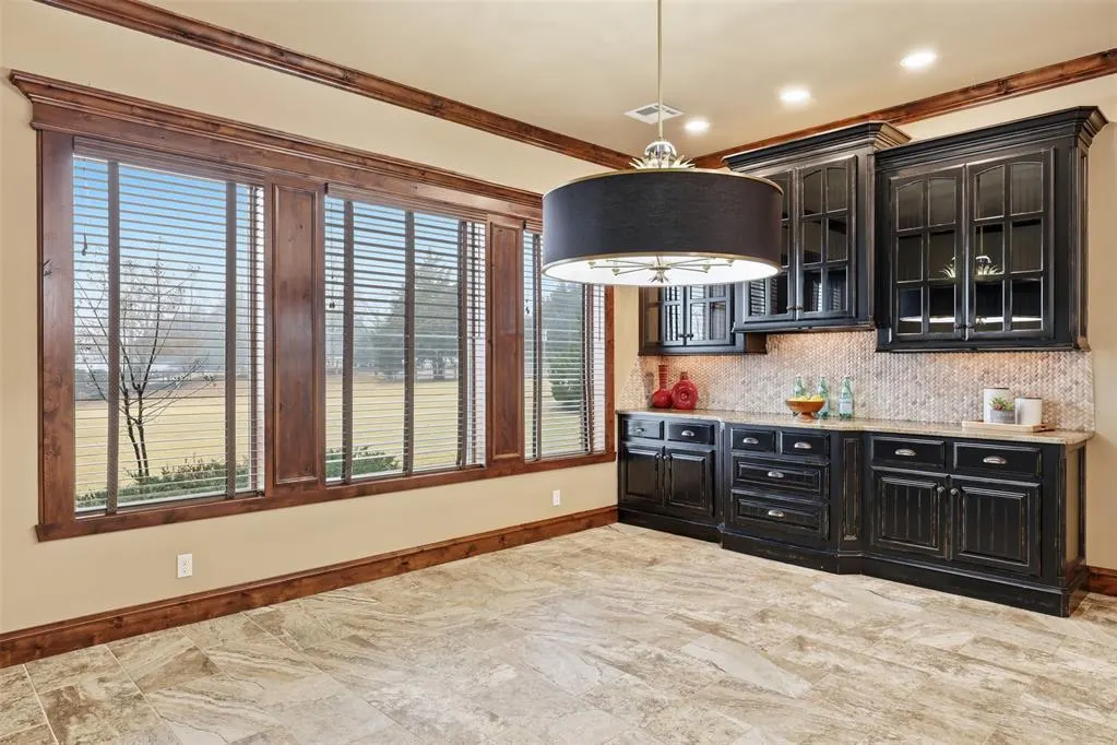 Photo 16 — 22087 Black Walnut Circle, Edmond, OK 73012