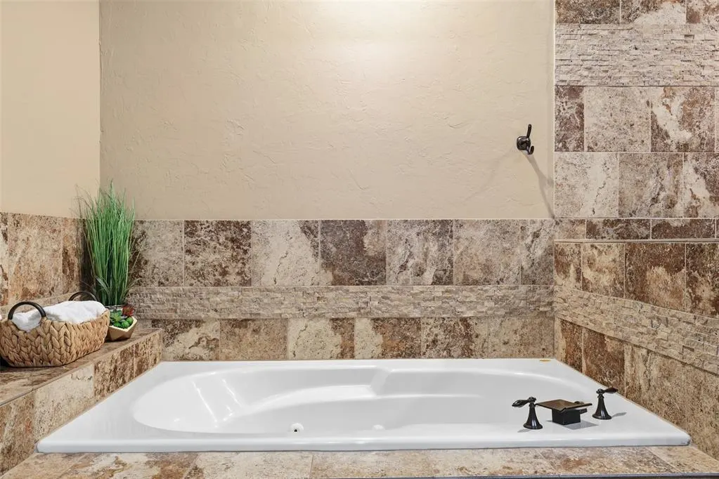 Photo 24 — 22087 Black Walnut Circle, Edmond, OK 73012