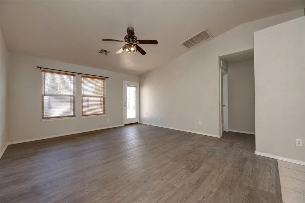 Photo 8 — 9244 Snowberry Drive, Oklahoma City, OK 73165