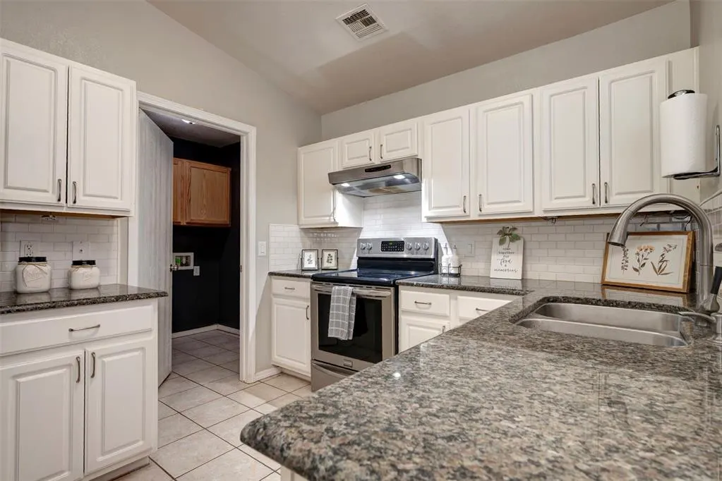 Photo 9 — 9244 Snowberry Drive, Oklahoma City, OK 73165