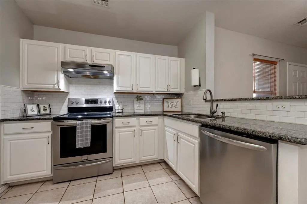 Photo 10 — 9244 Snowberry Drive, Oklahoma City, OK 73165