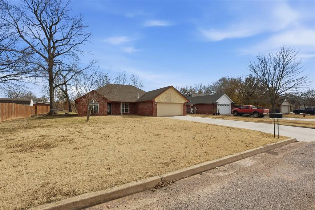 Photo 3 — 1115 N 3rd Avenue, Stroud, OK 74079