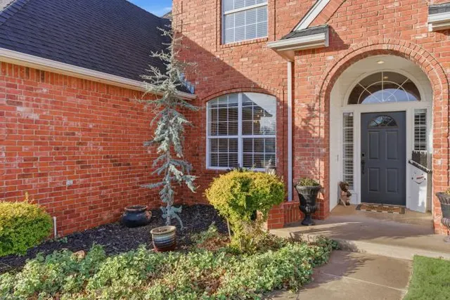Photo 2 — 2432 Sunup Drive, Clinton, OK 73601