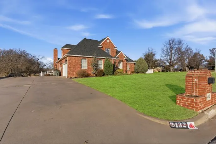 Photo 3 — 2432 Sunup Drive, Clinton, OK 73601