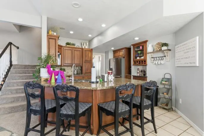 Photo 12 — 2432 Sunup Drive, Clinton, OK 73601